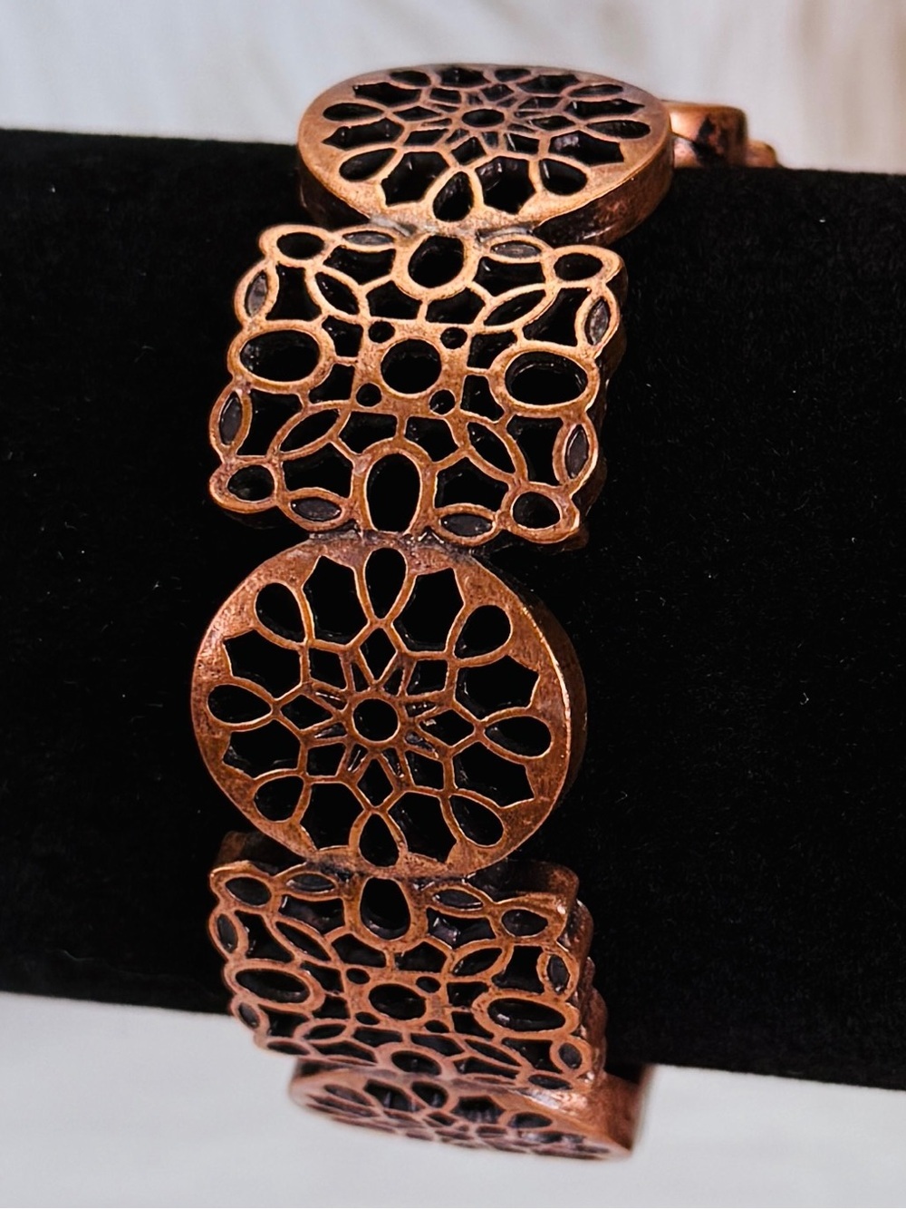 Beautiful vintage copper tone, cut out clamp bangle costume bracelet